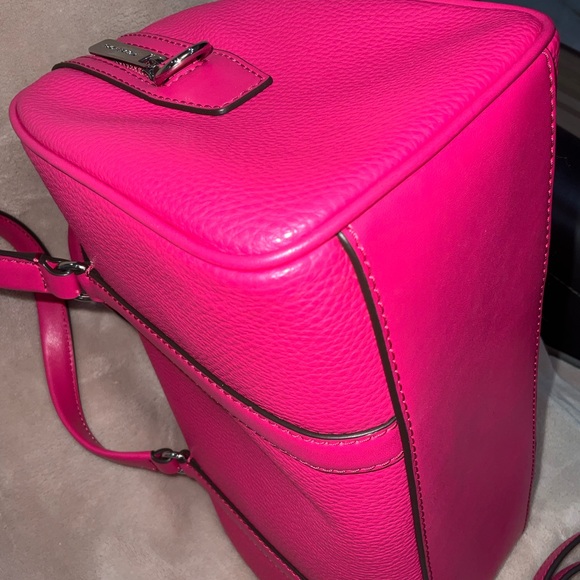 Michael Kors NWT Medium Duffle Satchel
Jet Set travel bag. - Picture 14 of 16